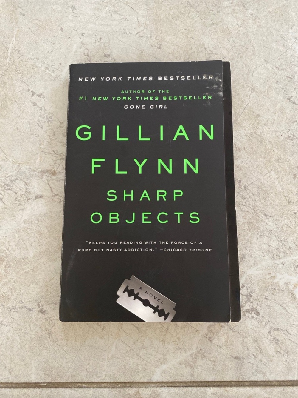 Sharp Objects Paperback Gillian Flynn